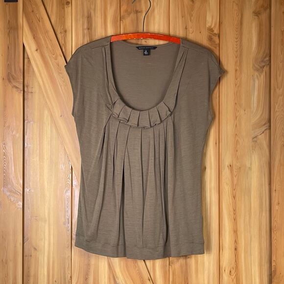 Banana Republic Pleat Ruffle Front Pull Over Knit Blouse size S - Picture 3 of 4